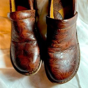 BOC brown Womens clogs size 8